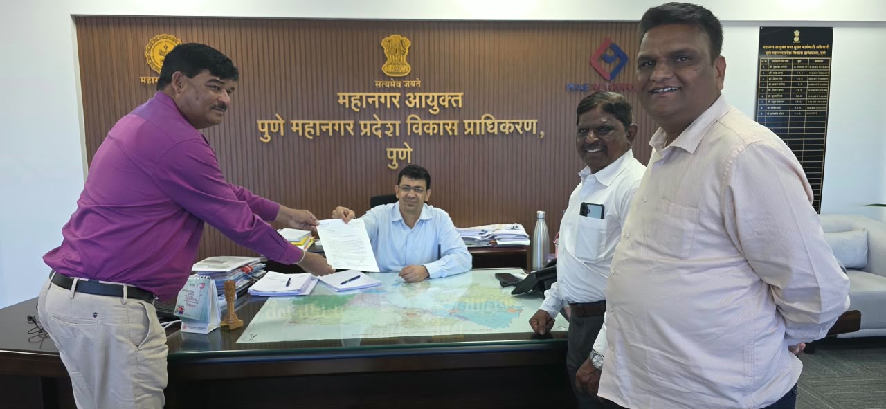 भीमा कोरेगाव विजयस्तंभ राष्ट्रीय स्मारकाच्या विकास आराखड्यासाठी ‘पीएमआरडीए’ आयुक्त डॉ. अभिजीत चौधरी यांना निवेदन; प्रत्यक्ष काम तातडीने सुरू करण्याची मागणी
